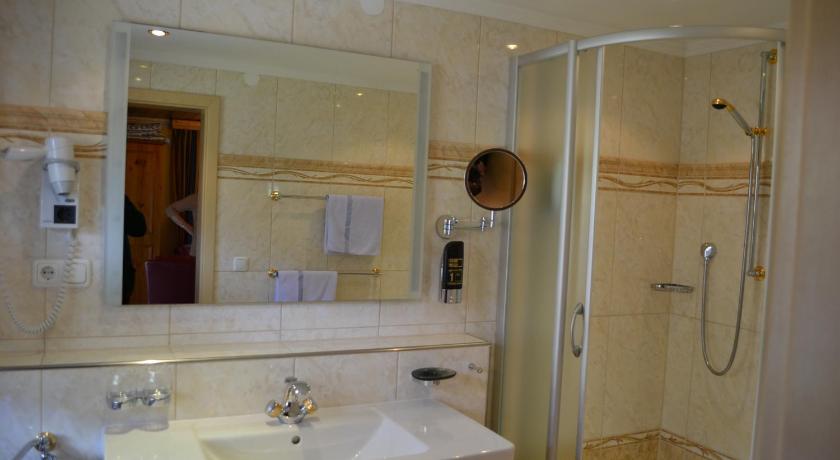 Hotel Alpenresi photo