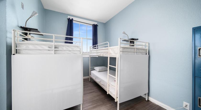 Image of Bed in 8-Bed Mixed Dorm 1