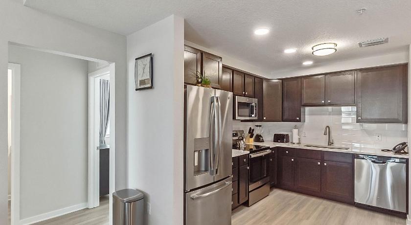 Image of Executive Three-Bedroom Apartment 6