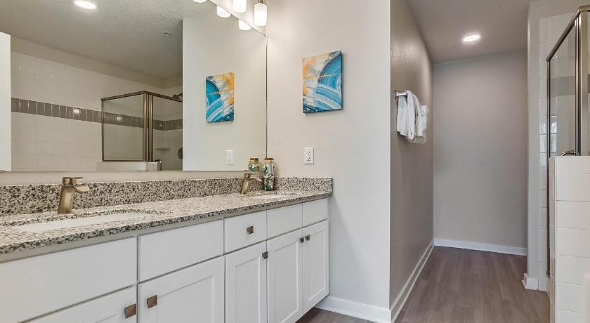 Image of Executive Three-Bedroom Apartment 2