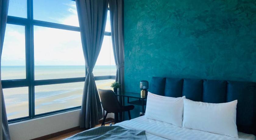 Image of Family Sea View 16