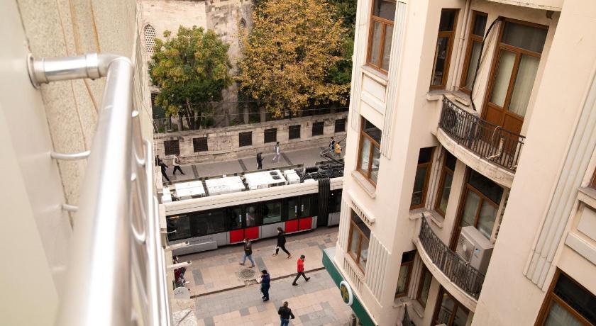 Castle Franco Suites - image 10