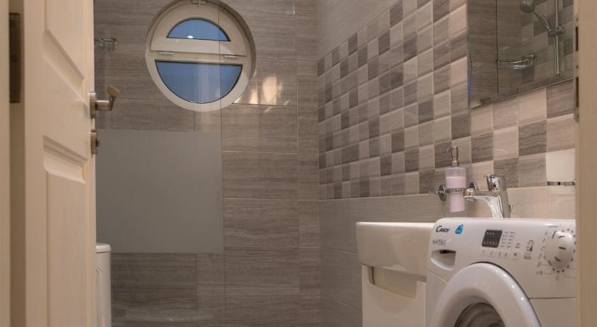 The North Tower Apartment photo