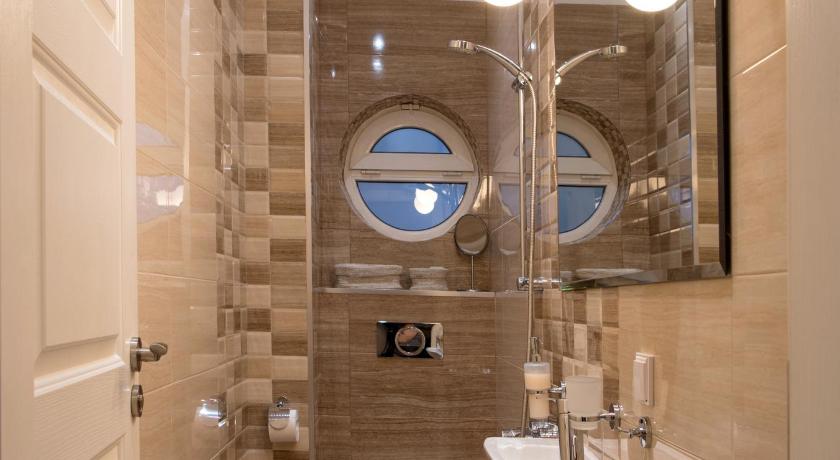 The North Tower Apartment photo