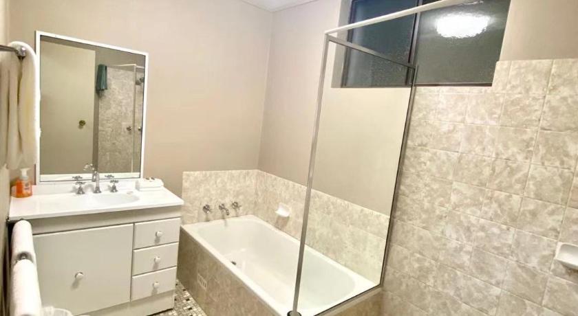Image of Deluxe Family Room 2