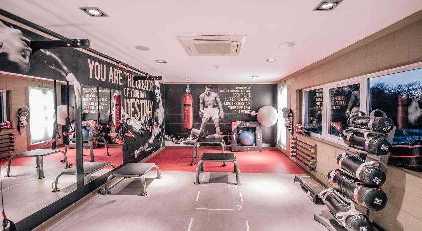 伦弗鲁郡 Bowfield Hotel and Spa 4星级 酒店 泳池