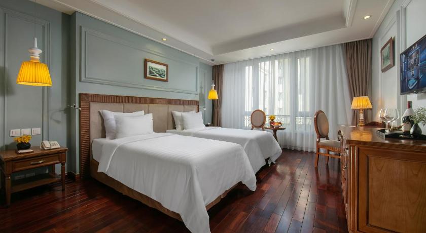 Image of Deluxe City View Room 8