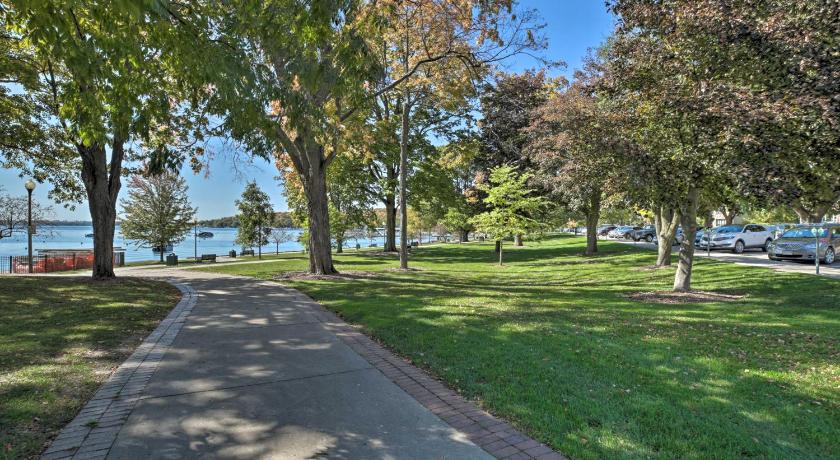 Dtwn Lake Geneva Home, Walk to Beach and Restaurants photo