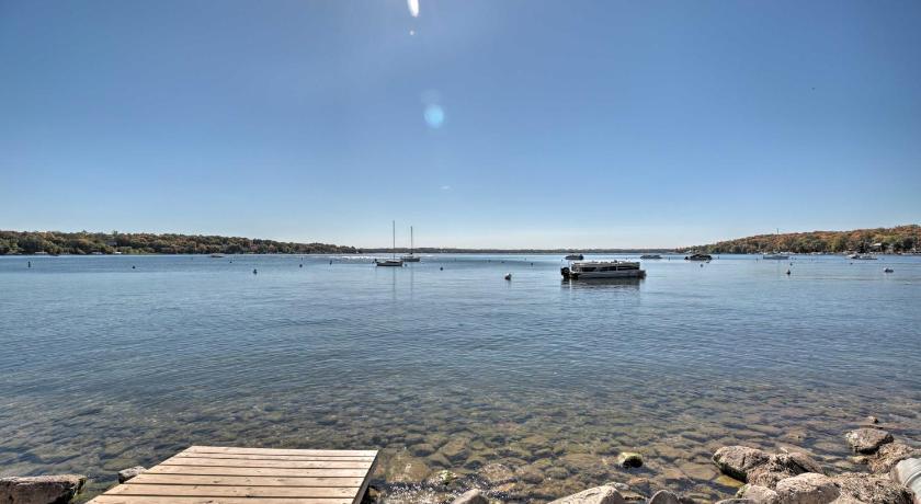 Dtwn Lake Geneva Home, Walk to Beach and Restaurants photo