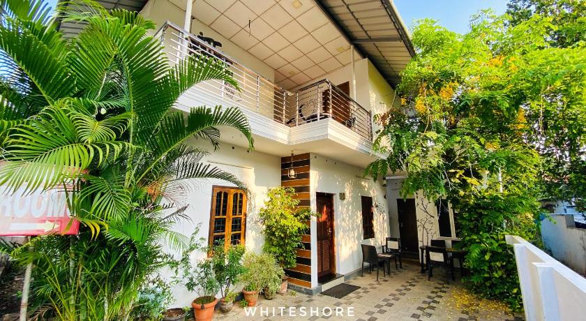 White Shore Beach Homestay photo