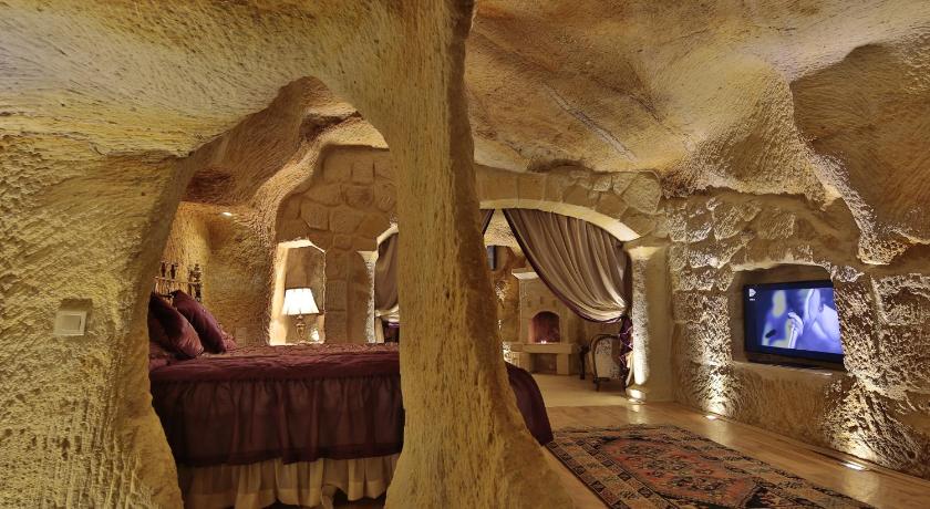 Golden Cave Suites