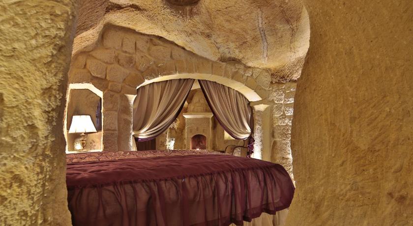 Golden Cave Suites