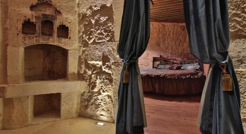 Golden Cave Suites