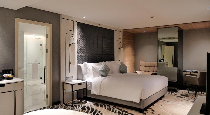 Image of Deluxe Suite with 1 King Size Bed 1