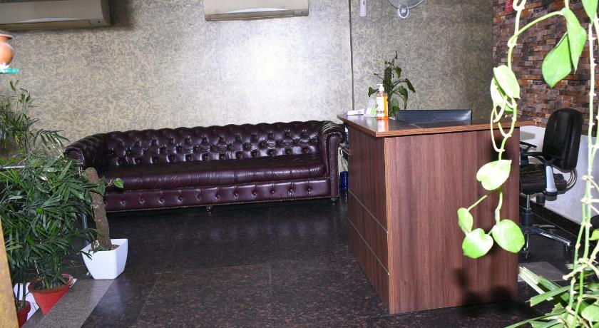 Hotel Flora Inn photo