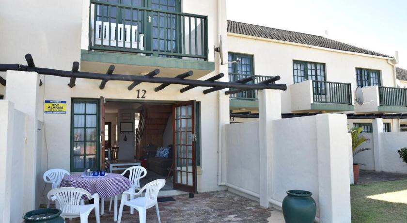 12 Settler Sands Beachfront cottage with sea view photo