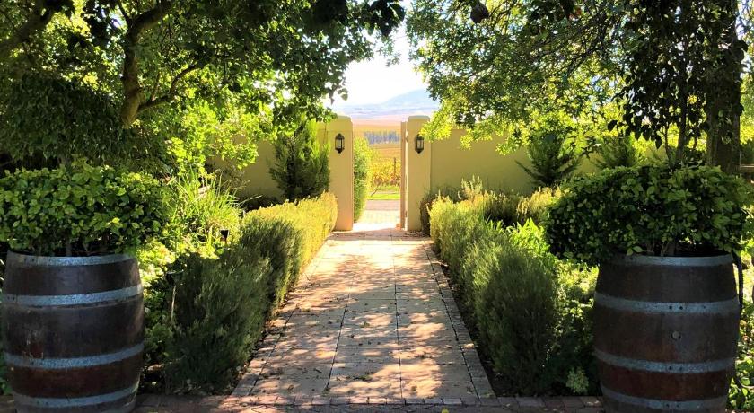 Bakenhof Winelands Lodge photo