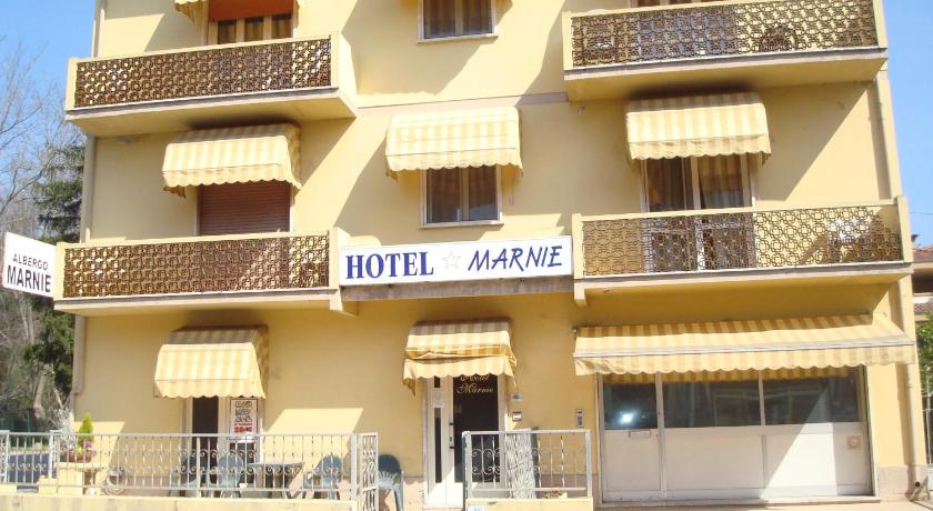 Hotel Marnie photo