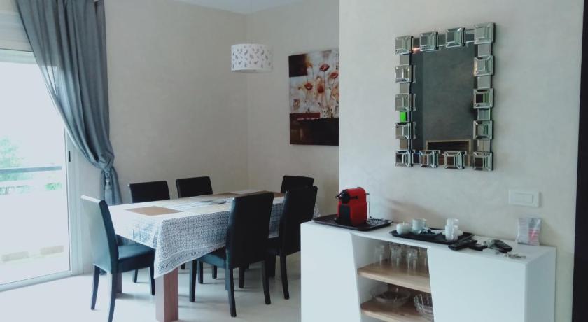 Image of Apartment with Pool View 14