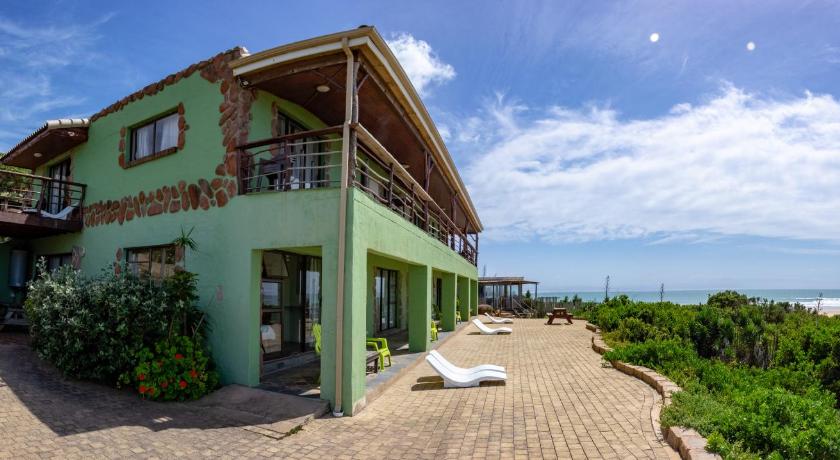 a very nice looking house with a nice view of the ocean, Island Vibe Jeffreys Bay in Jeffreys Bay