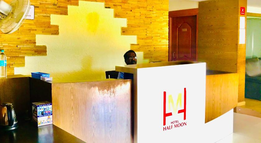 HOTEL HALF MOON