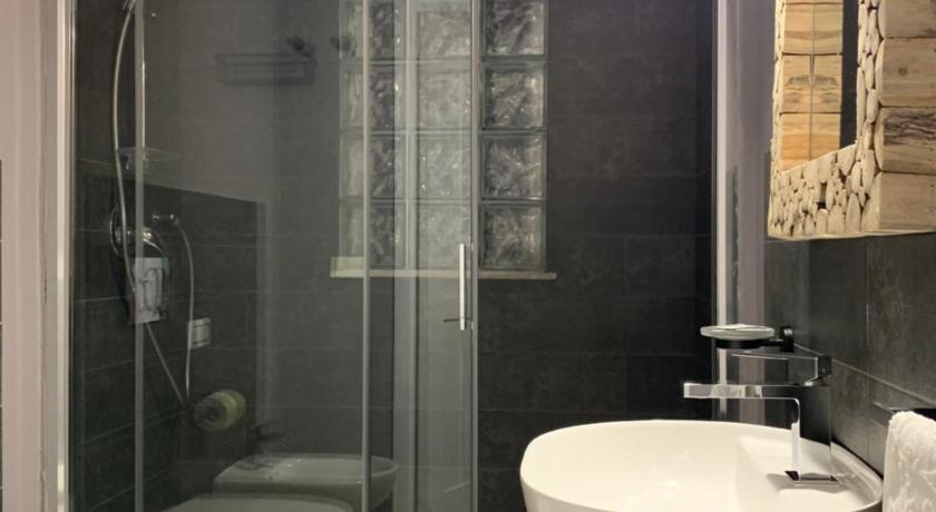 Foto, millel on kujutatud Kaheinimesetuba, Double - Privaatse vannitoaga (Double room with private bathroom) 2