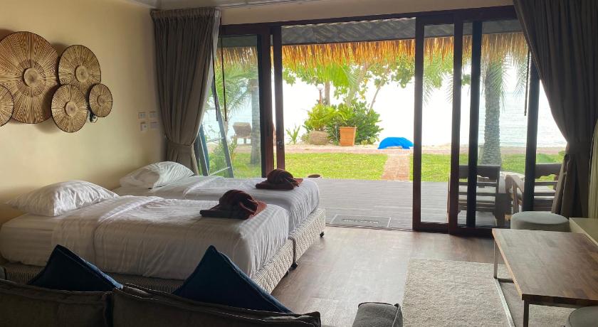 Image of Beachfront Luxury Villa 16