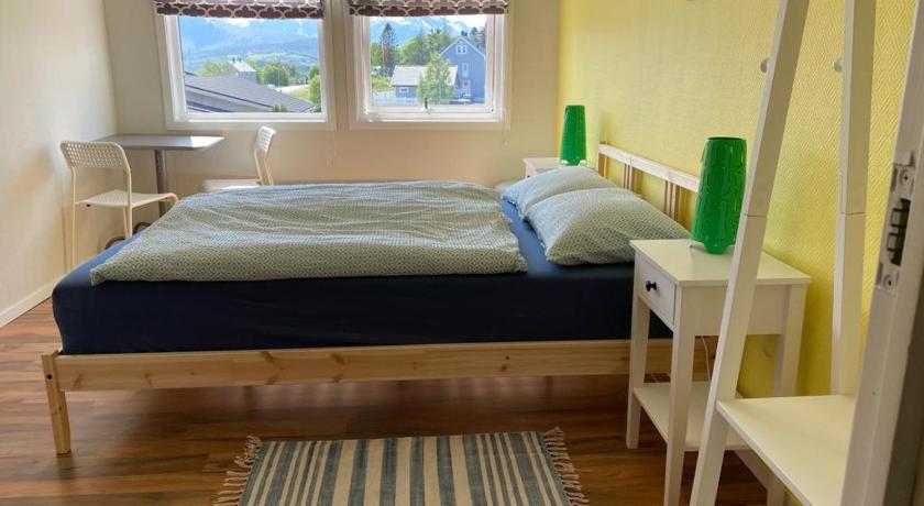 EIDE Gjestehus — Hotel in Eide (More og Romsdal)