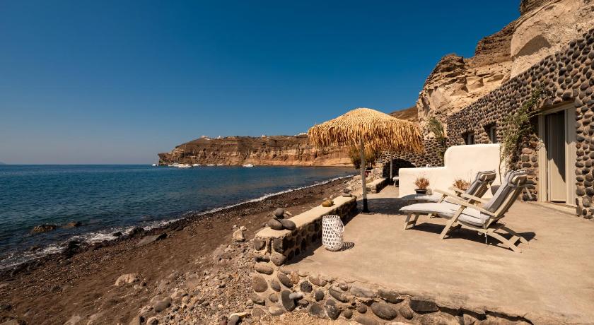 BLACK BAY CAVES SUITES photo