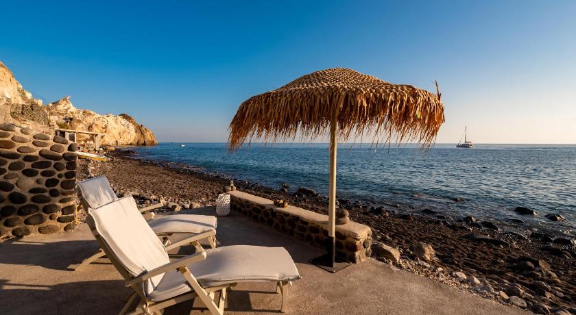 BLACK BAY CAVES SUITES photo