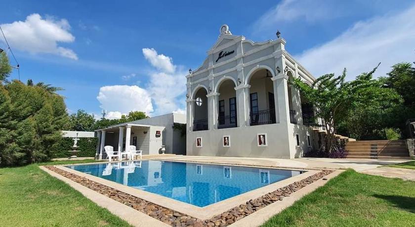 a large white swimming pool in front of a house, Je t'aime cafe & villa in Sing Buri