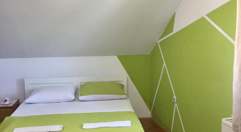 Image of Deluxe Quadruple Room 10