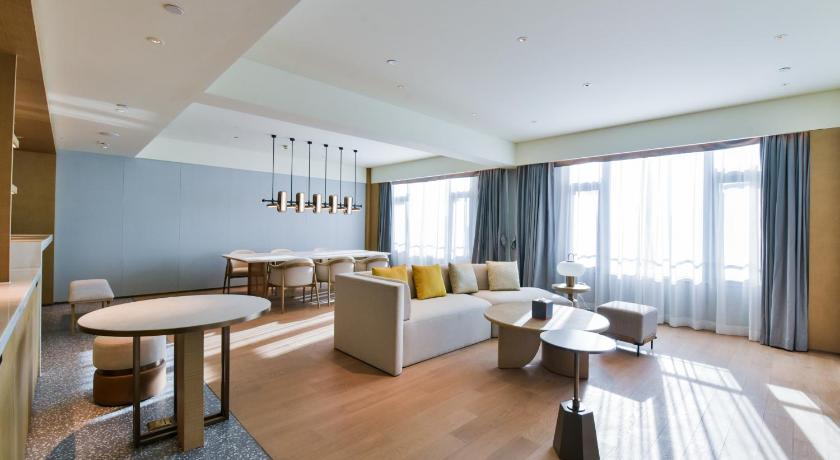 Image of 1 King Bed Living Area Club Suite Non-Smoking 4