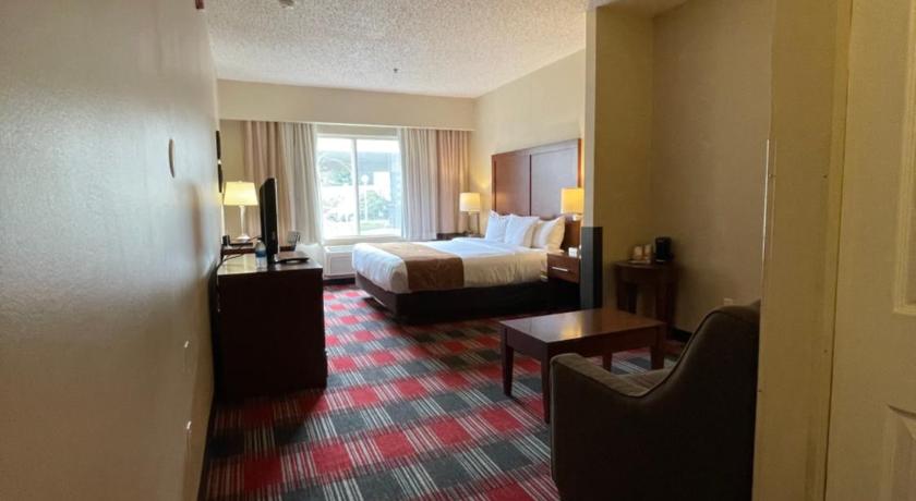 Comfort Suites Near Vancouver Mall