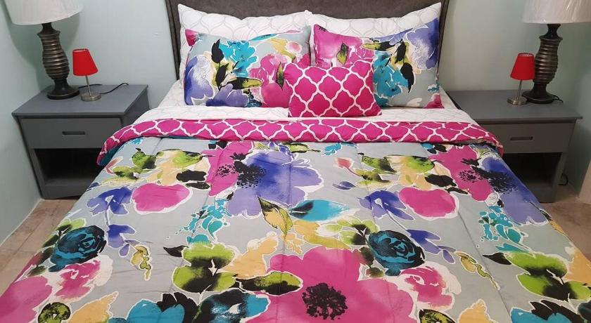 The Cozy Corner — Hotel in Nassau