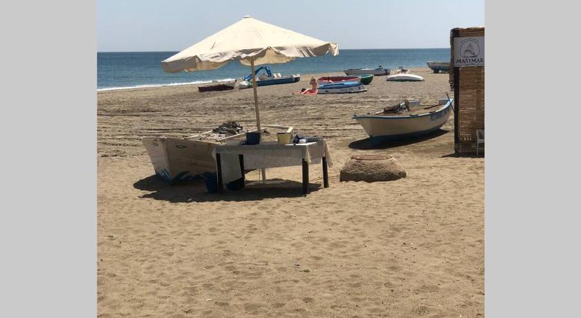 Villa Matilde Modern 2 Bedroom Apartment Close to Beach
