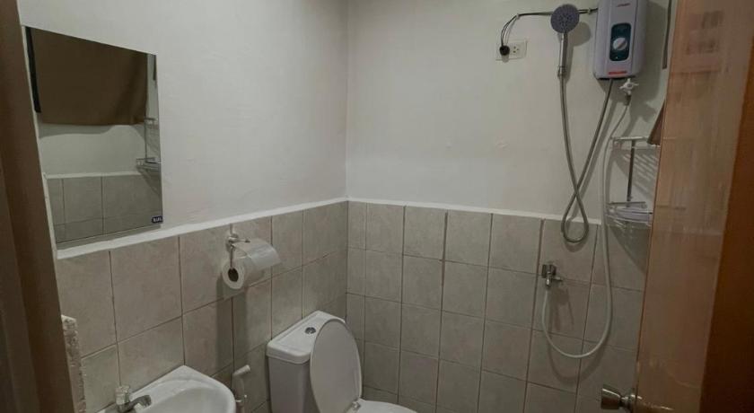 Staycation NETFLIX WIFI THOUSAND CABLE CHANNELS GAMES AND BOARD GAMES FIBER NET COZY COMFY STAY RELA photo