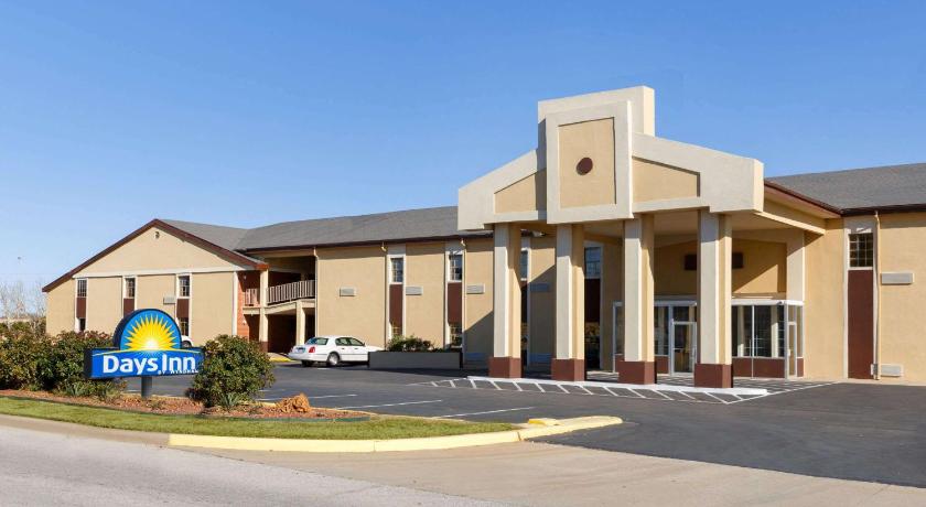 Days Inn by Wyndham Lawton photo