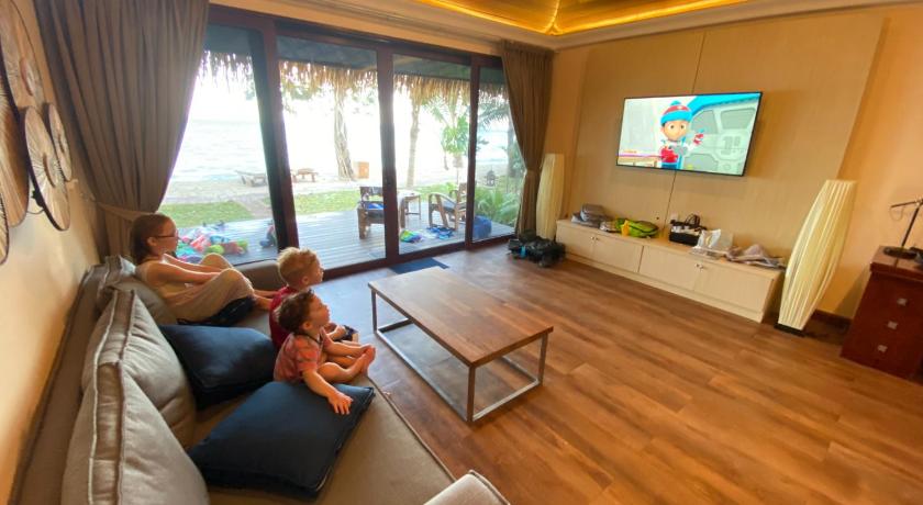 Image of Beachfront Luxury Villa 7