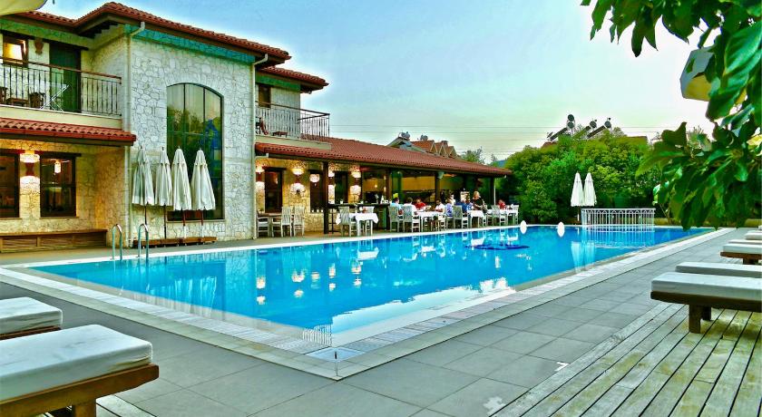 RENKA HOTEL & SPA