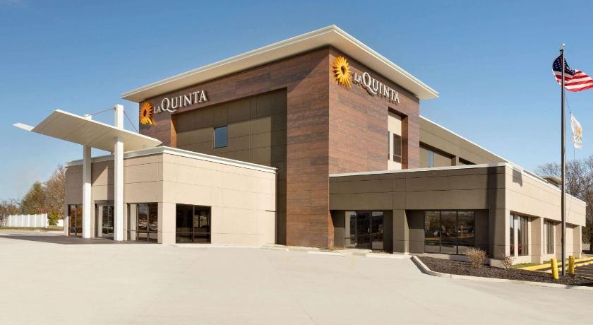 La Quinta Inn & Suites by Wyndham St Louis Route 66