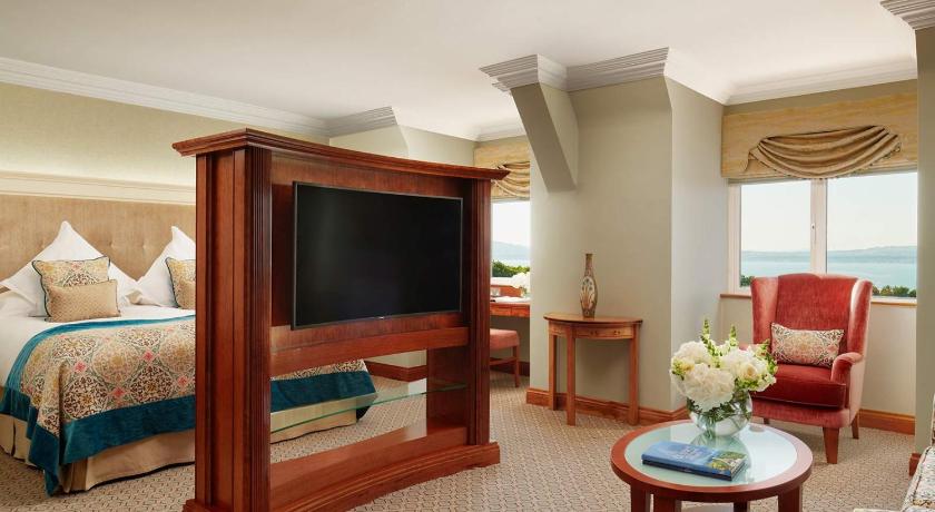 Image of Estate Room 8