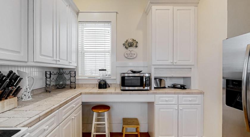 a kitchen with a sink, stove, microwave and refrigerator, Emerald Waters at Destin Pointe in Destin (FL)