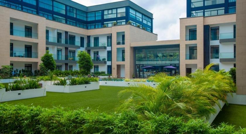 Embassy Gardens Luxury Apartments — Hotel in Accra