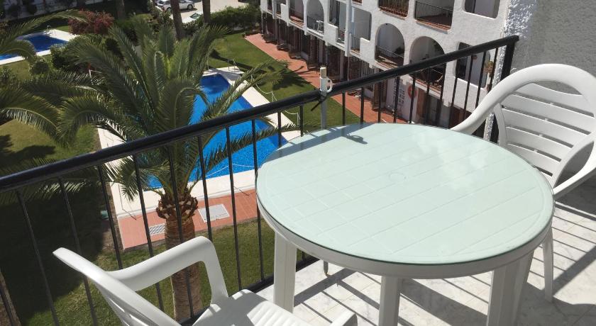 a patio area with chairs, tables, and a balcony, VERDEMAR 39 MENYBER in Nerja