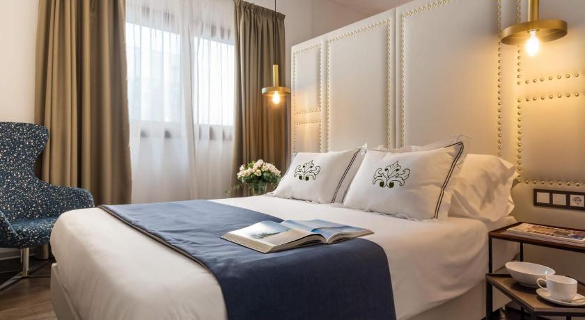 Sevilla Casa Sevilla 1920 Suites by Epoca 4-Star Guesthouse pool