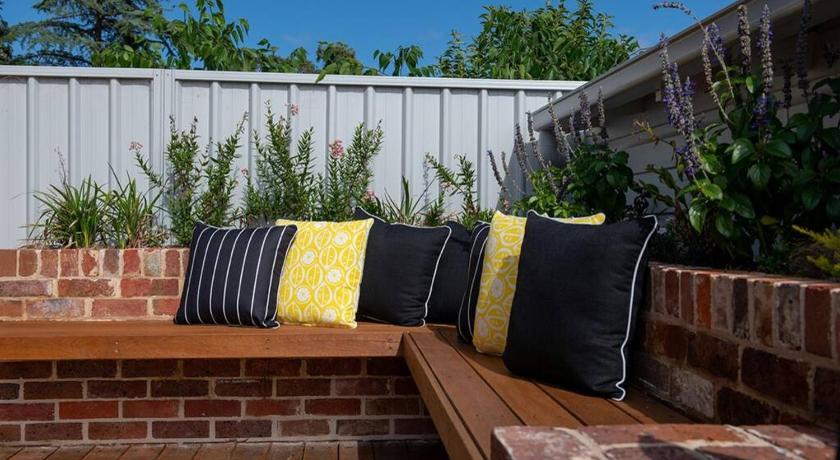 'Waratah Up Douro' Sunny Central Mudgee Escape photo
