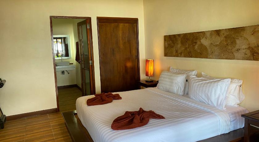 Image of Beachfront Standard Suite 6