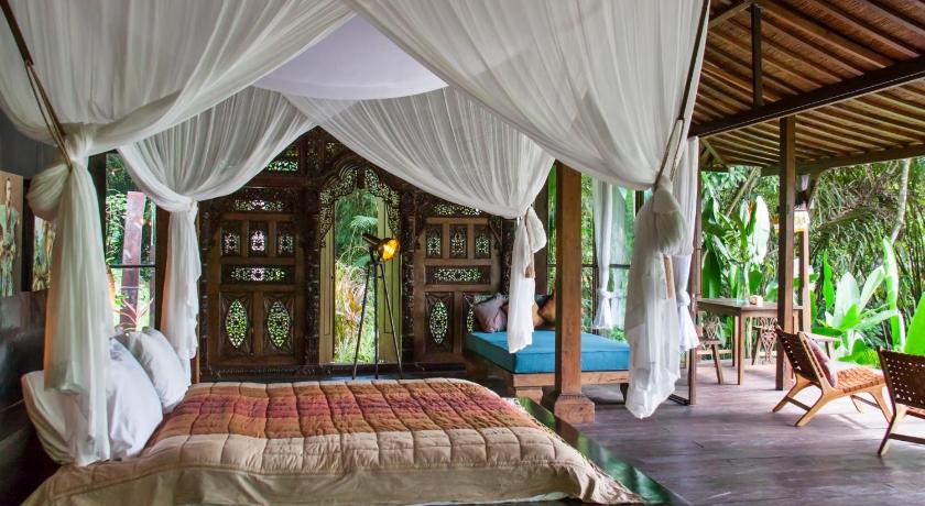 Villa Mahadevi Jungle Retreat Joglo 2 photo