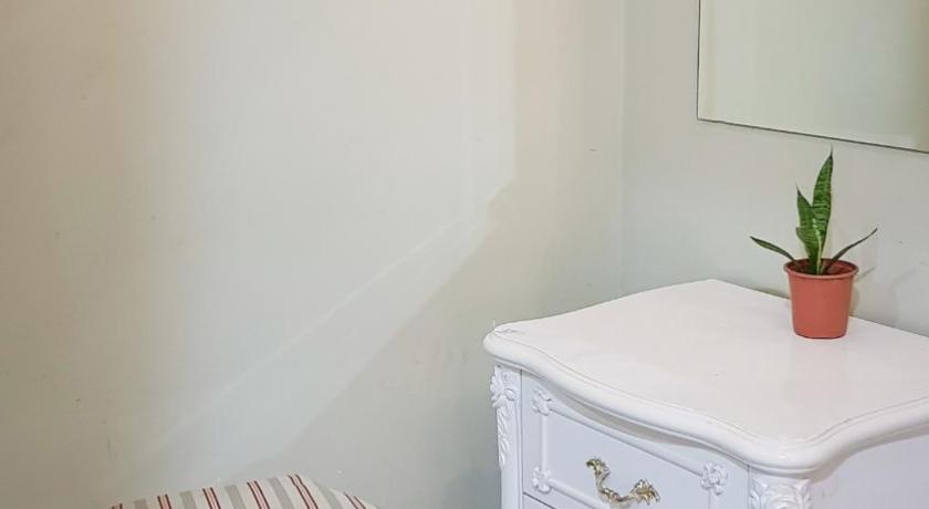 Image of Deluxe Double Room with Shower 6